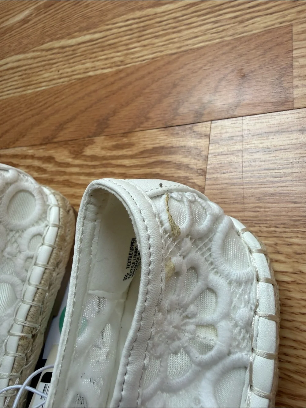 NWT Universal Thread White Embroidered Mary Jane Flats Size 8.5